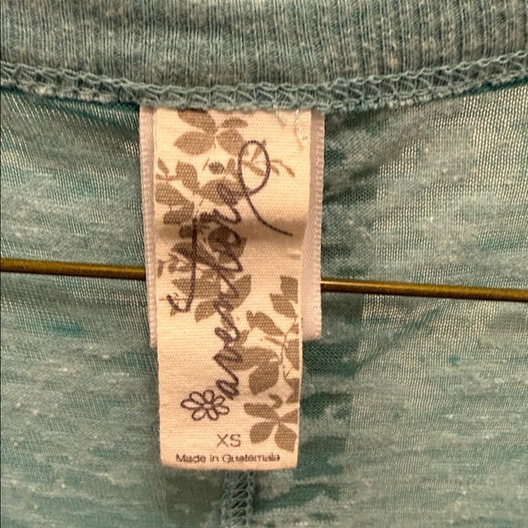 Aventura Shirt Size XS - Picture 2 of 7